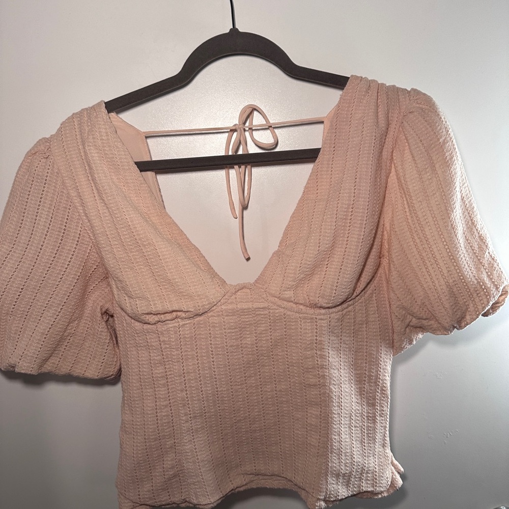 ASTR the Label Peach Puff Sleeve Crop Top
Size: L | ASTR the Label